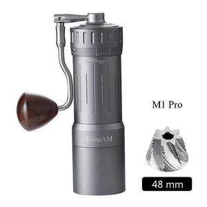 Macinacaffè Manuale NineAM M1/Pro 2024 – Macine Coniche in Acciaio 48 mm con Corpo in Alluminio e Legno di Noce
